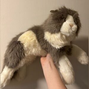 Douglas Cuddle Toys DLux ragdoll cat